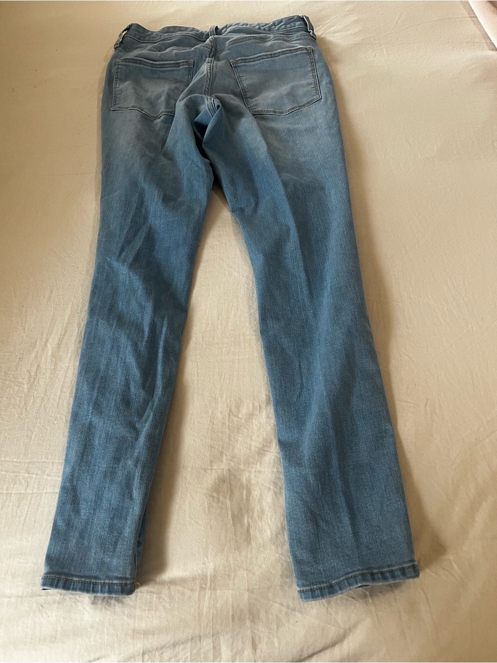 Universal Thread Women’s Light Blue Slim Straight Jeans